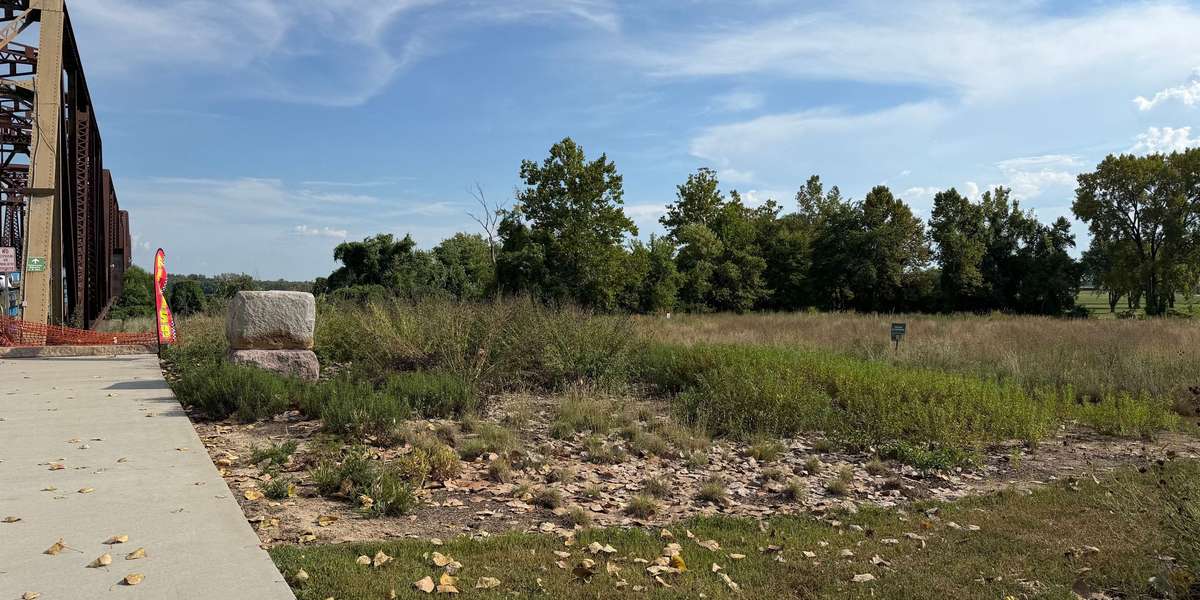 Chain of Rocks Prairie - Mississippi Greenway